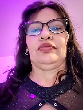 Chat +18 de esmeralda_milf ao vivo