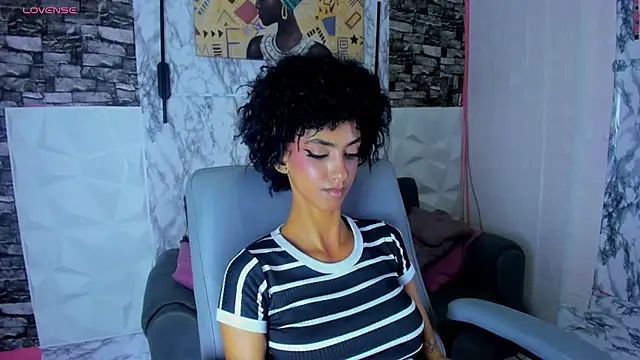 Queen_Cuarxxo Chat XXX in diretta
