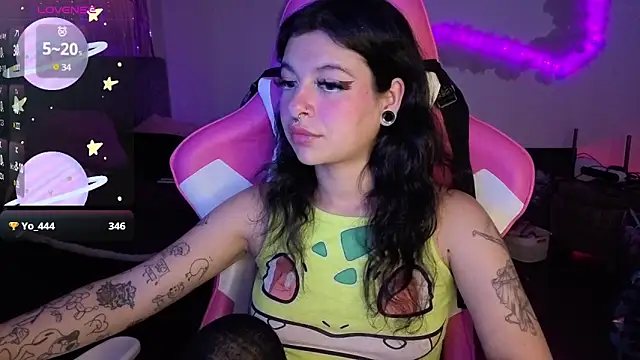 larah_uwu live XXX chat