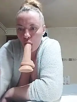 DiamondMia11 Live XXX-chat