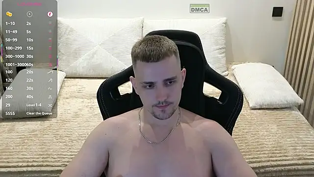 Larstar01 Show in webcam