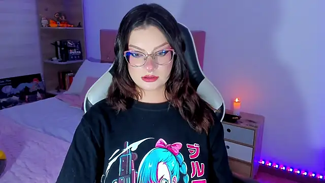 OphelianaRose33 Adlı Modelin Canlı XXX Sohbeti