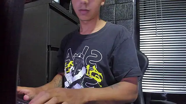 boy_bigcock24cm élő XXX-chatje