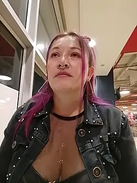 sophie_banger: διαδικτυακό σόου στην κάμερα