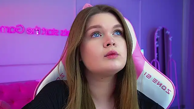 CrystalLyons' Live XXX Chat