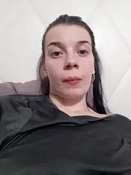 Show modela LunaAdika777 na web-kameri