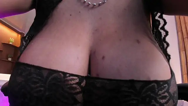 XXX chat uživo modela Jimena_Adams