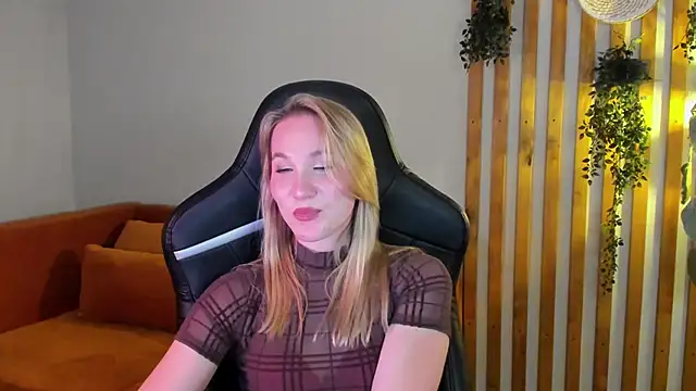 ElaraVoltage's Live XXX Chat