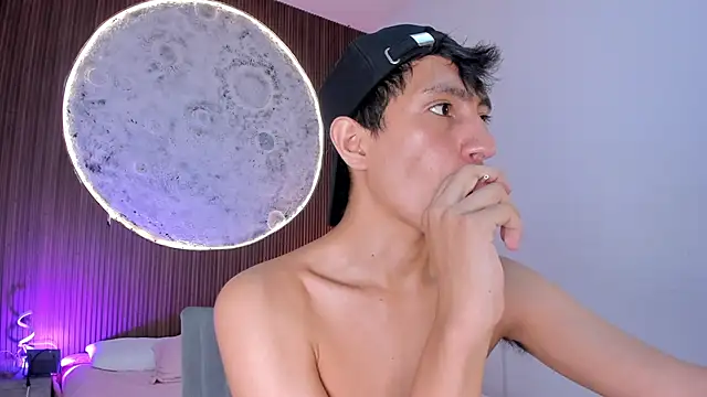 JohanSedas Adlı Modelin Canlı XXX Sohbeti