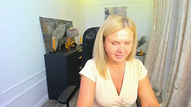 AgathaKlouin Chat XXX live