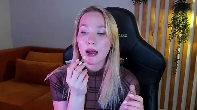 ElaraVoltage – Naživo XXX chat