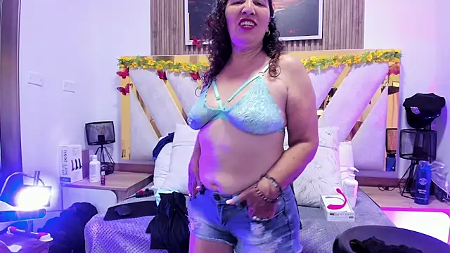 Pokazy przed kamerką – Luna_Naughty1