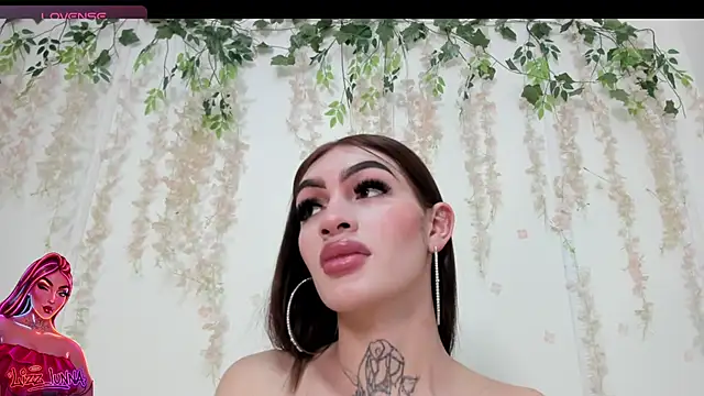 lizz_lunna élő XXX-chatje