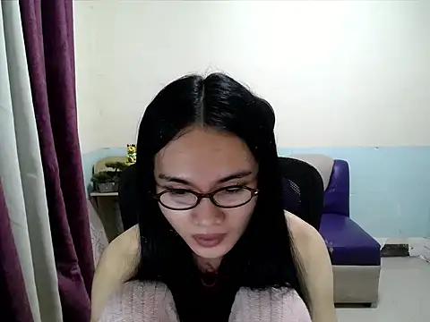 devine_goddess Adlı Modelin Web Kamerası Şovu