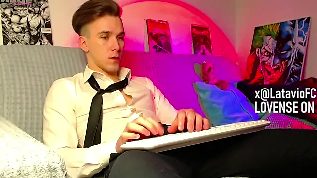 Midnighter_ webcam show