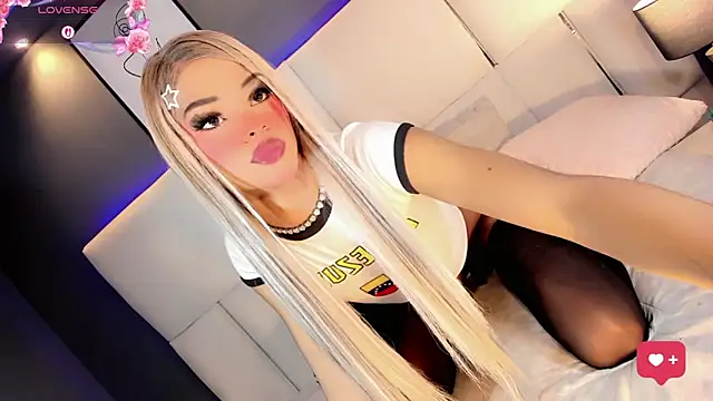 Kornylovee Adlı Modelin Canlı XXX Sohbeti