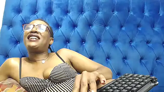 SpicyQueenxxxx – Naživo XXX chat
