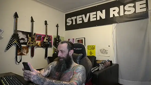 Chat +18 de StevenRiseNYC ao vivo