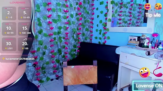 AngelaCoffee élő XXX-chatje