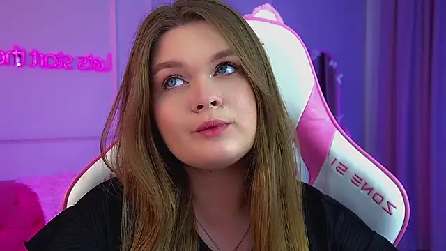 CrystalLyons' Live XXX Chat