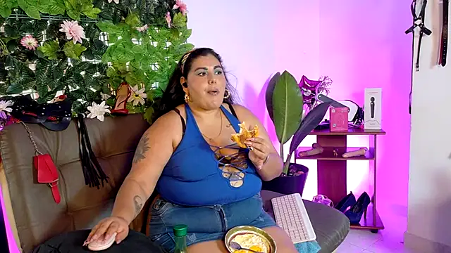 Chat +18 de AndreaKinky ao vivo