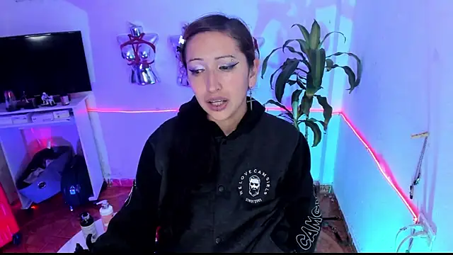 LucyStrike_'s Webcam Show