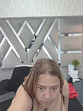 Show modela MonzerratBoyer na web-kameri