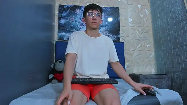 ElanGiraldo Show in webcam