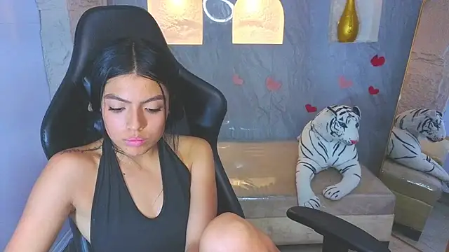 _Charlottee_b Adlı Modelin Canlı XXX Sohbeti
