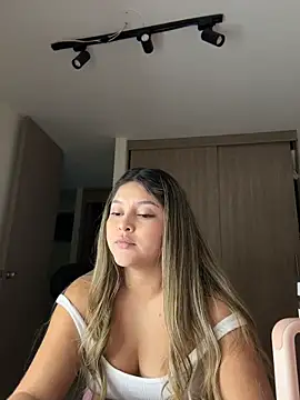lunablossom_ Adlı Modelin Canlı XXX Sohbeti