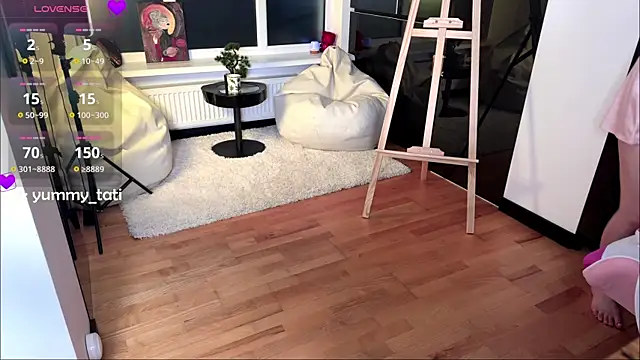 Show modela YummyTati na web-kameri