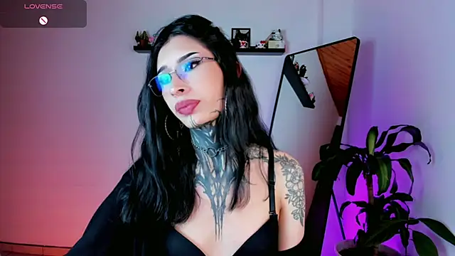 kali_ka_ Show in webcam