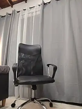 Oliver_bigblack_cock Show in webcam