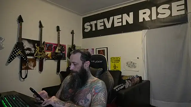 Chat +18 de StevenRiseNYC ao vivo