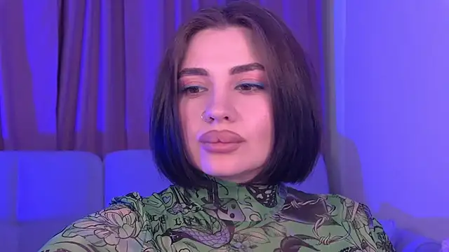 AdrianaToress' Live XXX Chat