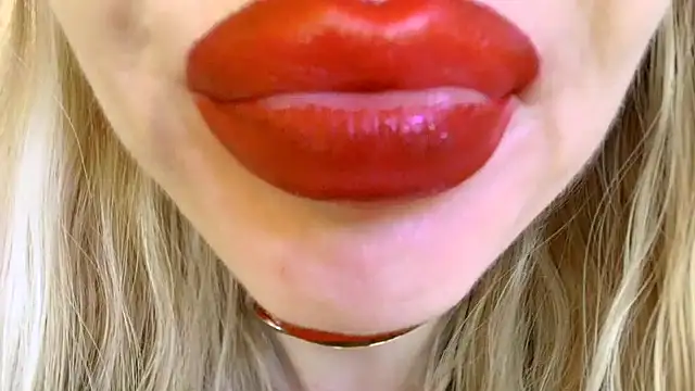 XXX chat uživo modela Politeeliza
