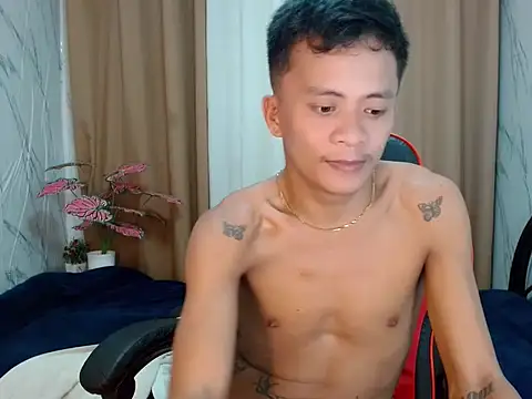 Pokazy przed kamerką – ur_twinkKirk6969