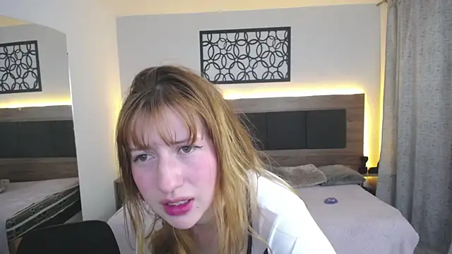 adhara_valkiria's Webcam Show
