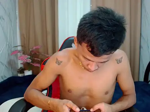 ur_twinkKirk6969's Live XXX Chat