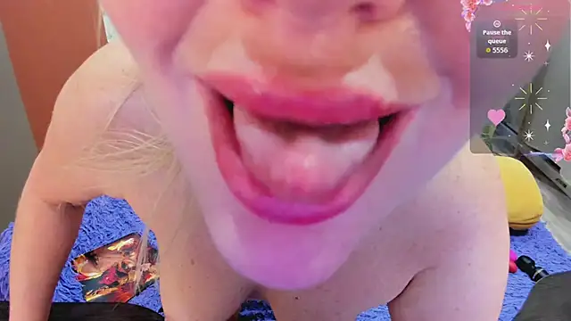 Pokazy przed kamerką – FlirtyMary