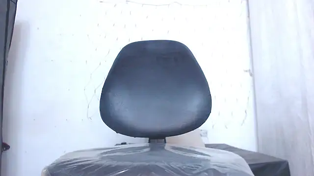 Chat +18 de valeriasquirt ao vivo