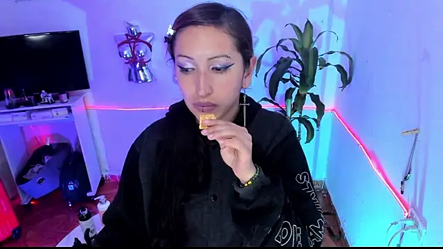 LucyStrike_'s Webcam Show