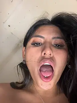 BrunetteBliss69's Live XXX Chat