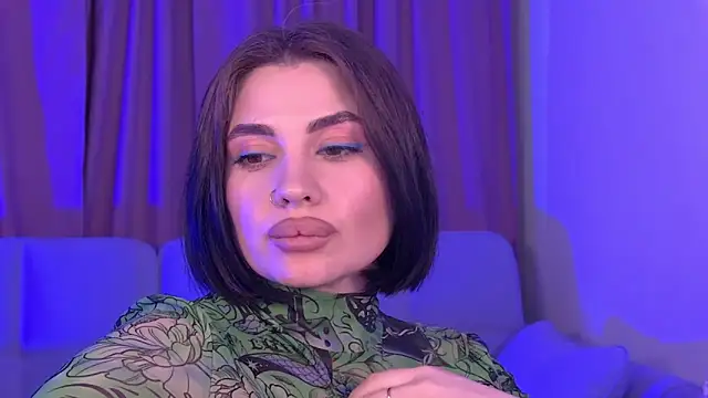 AdrianaToress élő XXX-chatje