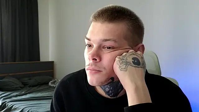 Pokazy przed kamerką – DENIS_HERE