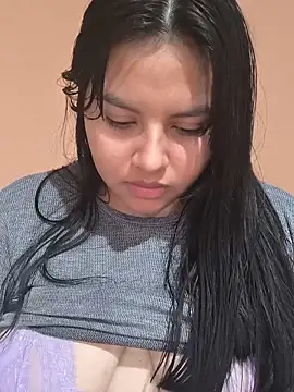 Chat XXX en directo de Hinae_