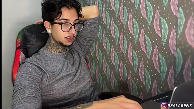 Show modela RealGdiass na web-kameri