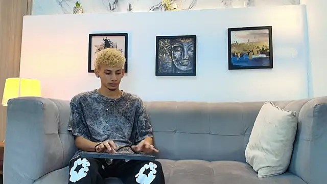 YOUNG_BOYS_HELL 在線直播表演