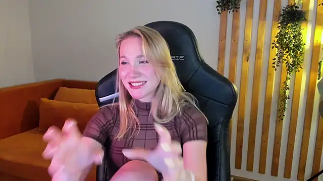 Chat +18 de ElaraVoltage ao vivo