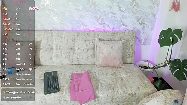 Chat +18 de missweetpeach ao vivo